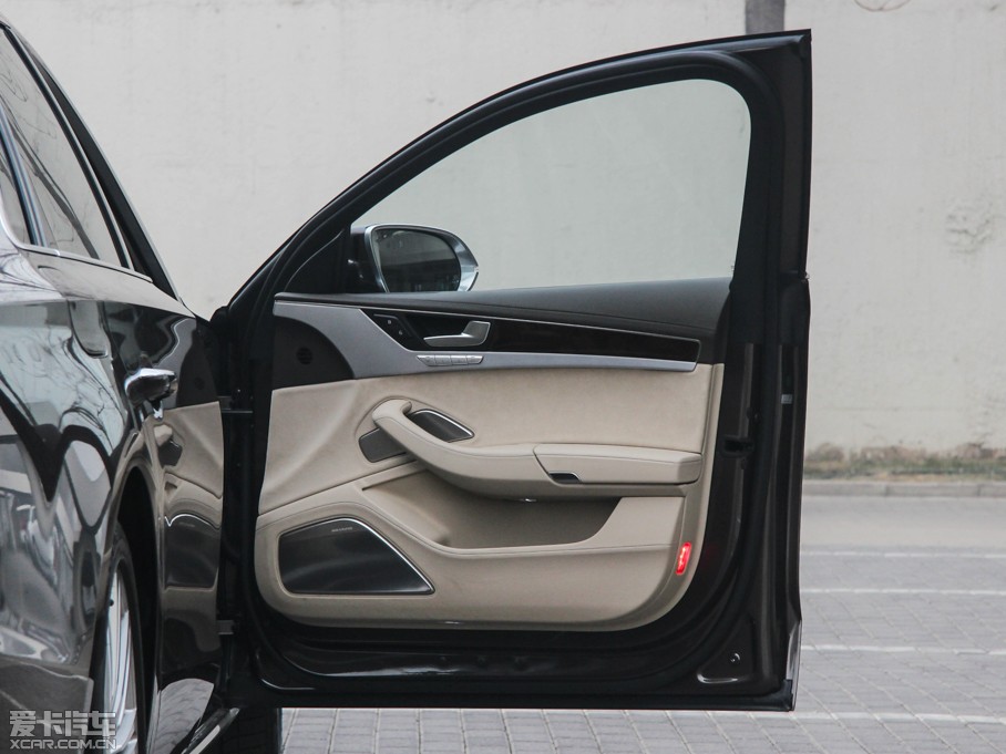 2015WA8 6.3 FSI W12 quattroŞ