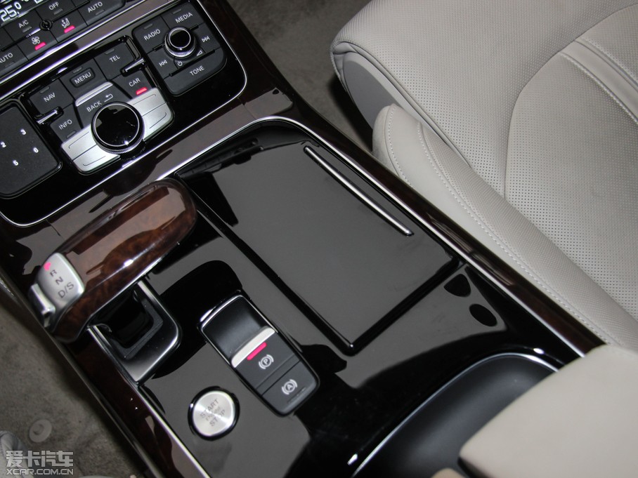 2015WA8 6.3 FSI W12 quattroŞ