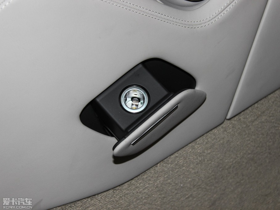 2015?yun)WA8 6.3 FSI W12 quattroŞ