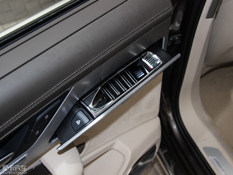 2015?yun)WA8 6.3 FSI W12 quattroŞ