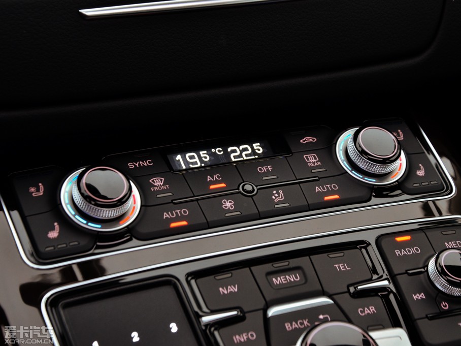 2015��W��A8 50 TFSI quattro���A��