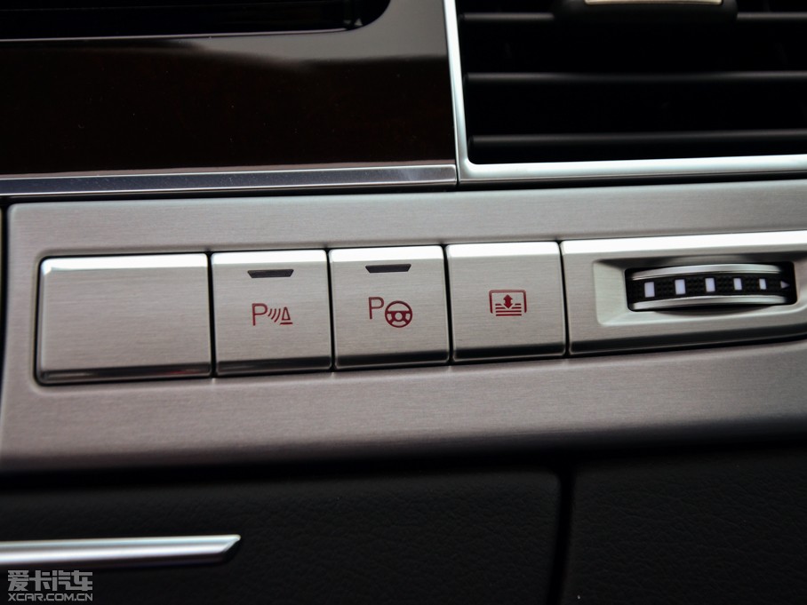 2015��W��A8 50 TFSI quattro���A��