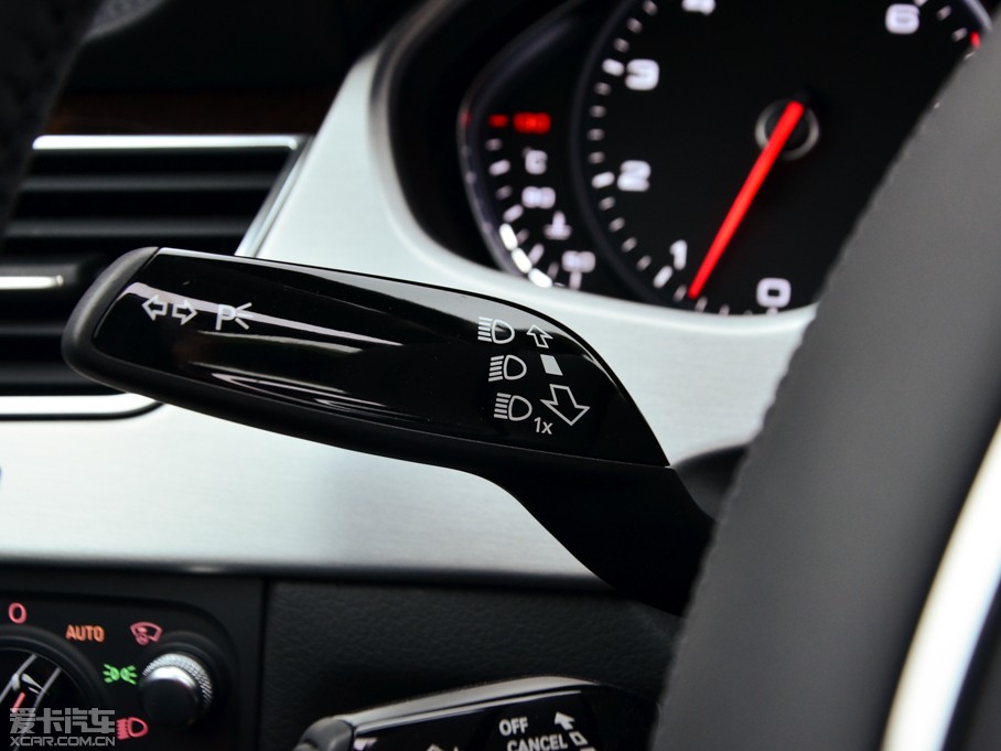 2015��W��A8 50 TFSI quattro���A��