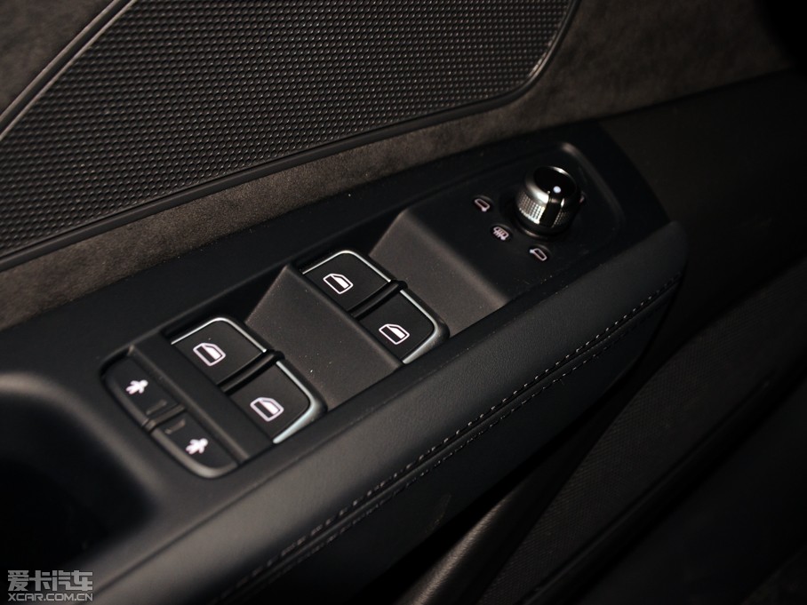 2015��W��A8 50 TFSI quattro���A��