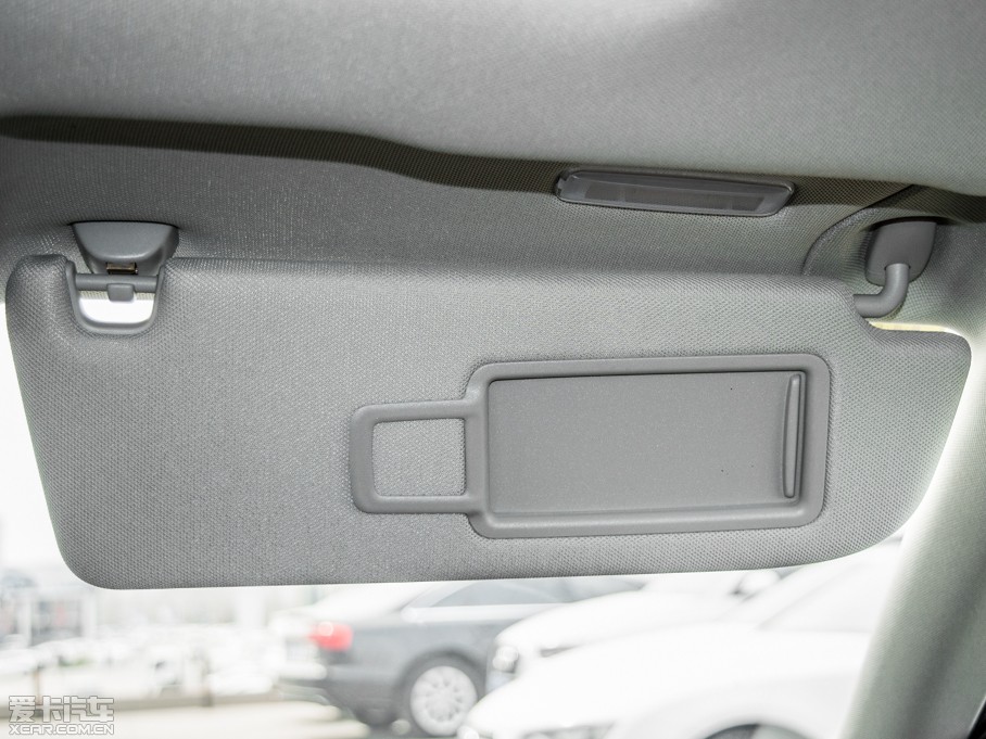 2015?yun)WA8 30 FSI m