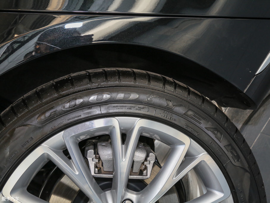 2015��W��A8 45 TFSI quattro���A��