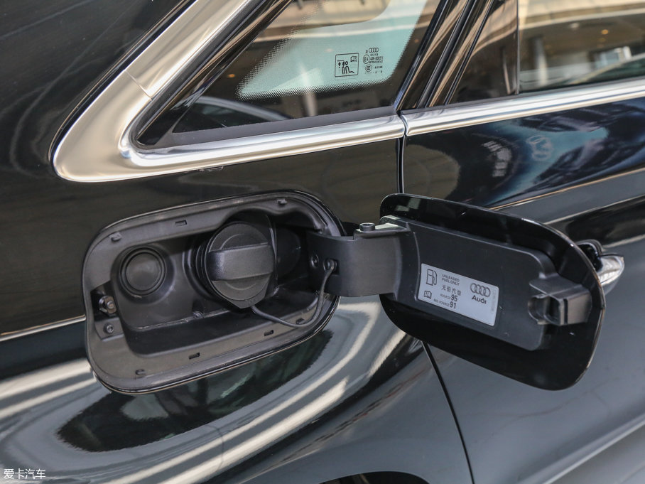 2015��W��A8 45 TFSI quattro���A��