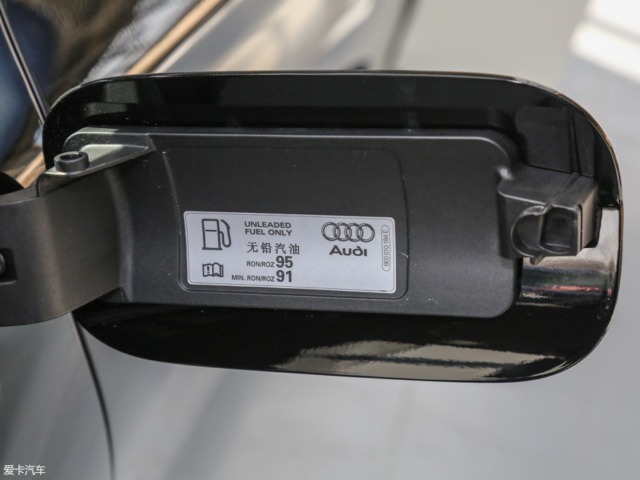 2015��W��A8 45 TFSI quattro���A��