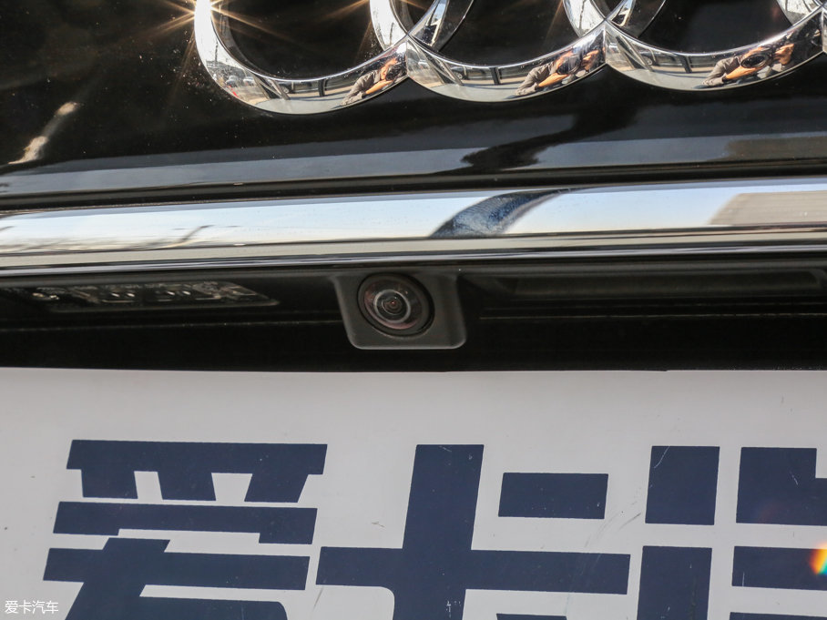 2015��?yu��n)W��A8 45 TFSI quattro���A��