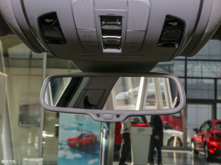 2015��?yu��n)W��A8 45 TFSI quattro���A��