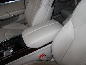 2015款6.3 FSI W12 quattro旗舰型 中央扶手箱