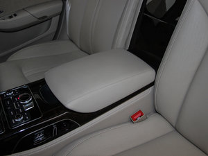 2015款6.3 FSI W12 quattro旗舰型 后排中央扶手