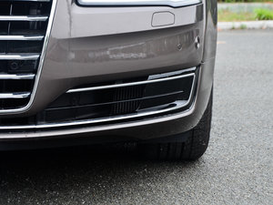 2015款50 TFSI quattro豪华型 前雾灯