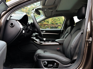 2015款50 TFSI quattro豪华型 前排空间