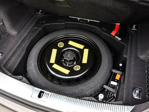 2015款50 TFSI quattro豪华型 备胎
