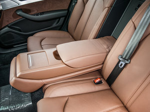 2015款30 FSI 舒适型 后排中央扶手