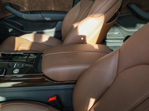 2015款45 TFSI quattro豪华型 中央扶手箱