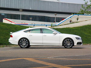 2014款50TFSI quattro豪华型 整体外观