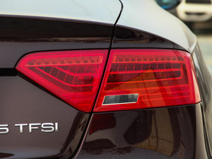 2014款45TFSI 风尚版 尾灯