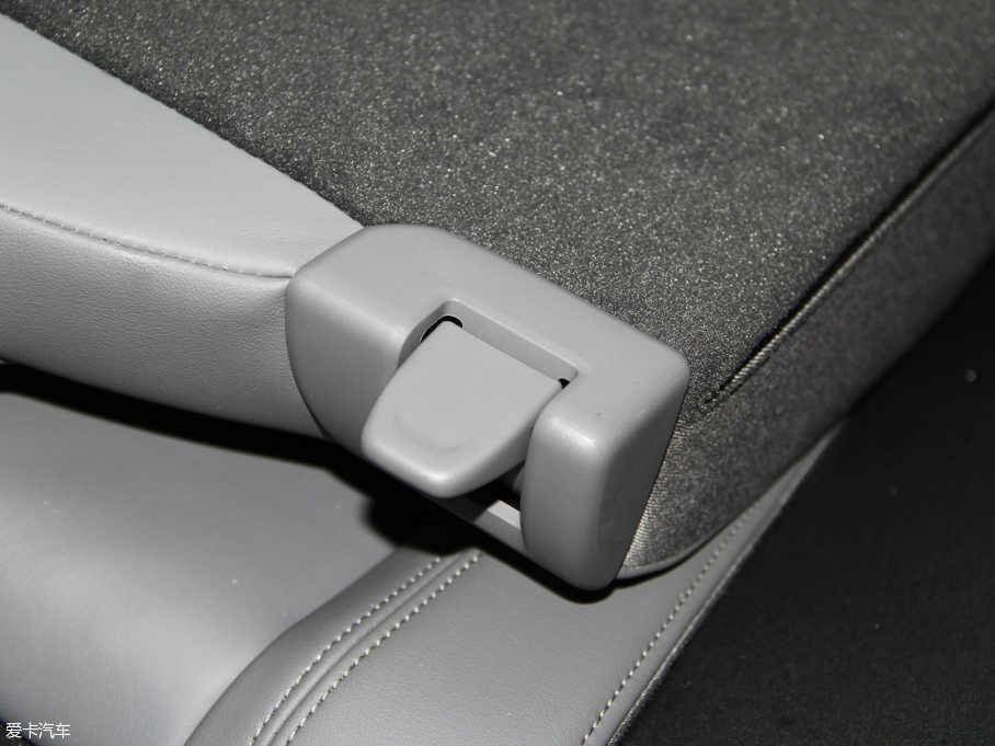 2015?yun)WTT Coupe 45 TFSI quattro