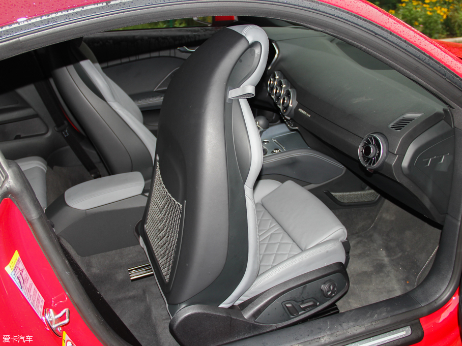 2015?yun)WTT Coupe 45 TFSI quattro