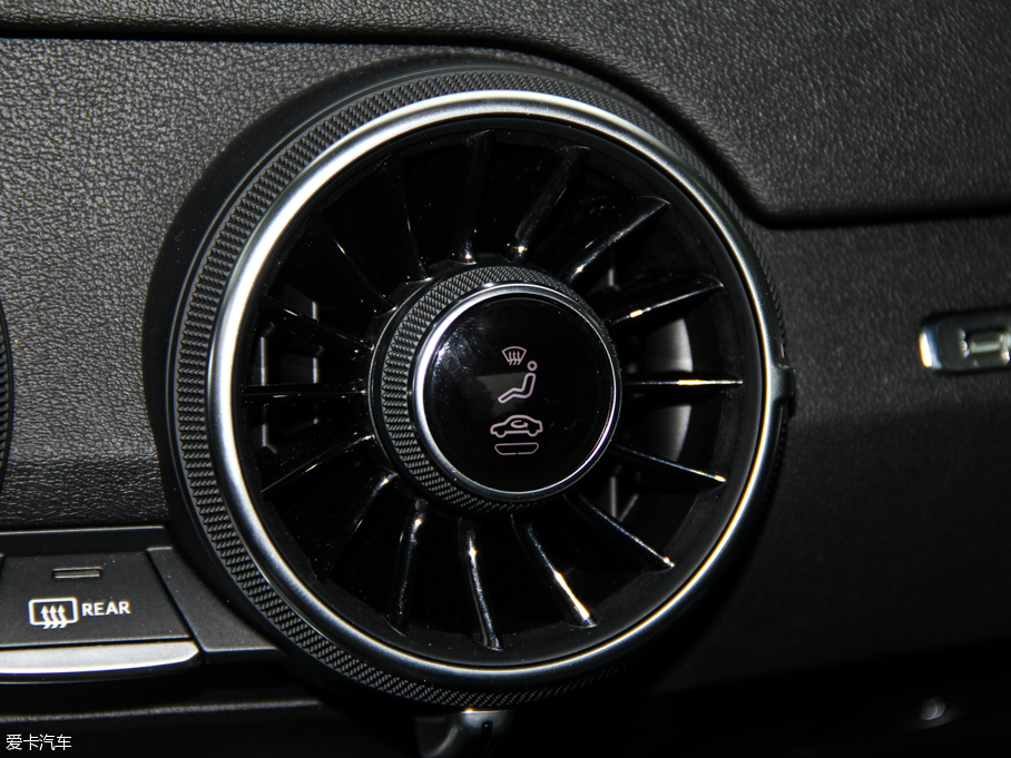 2015WTT Coupe 45 TFSI quattro