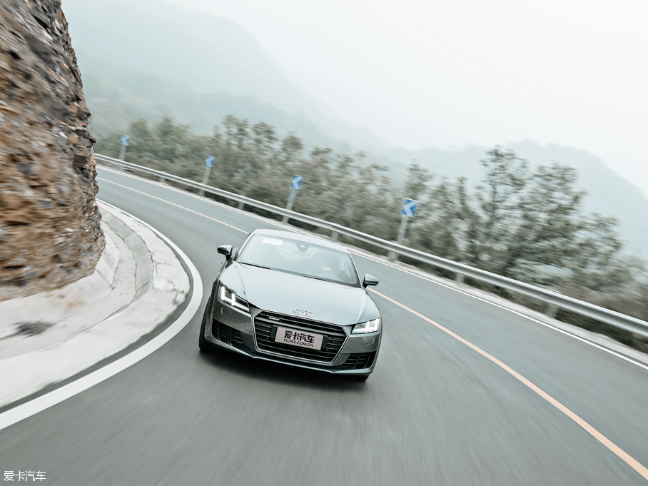 2015?yun)WTT Coupe 45 TFSI quattro