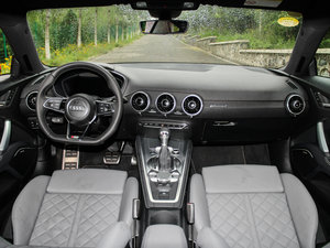 2015款45 TFSI quattro 内饰全景