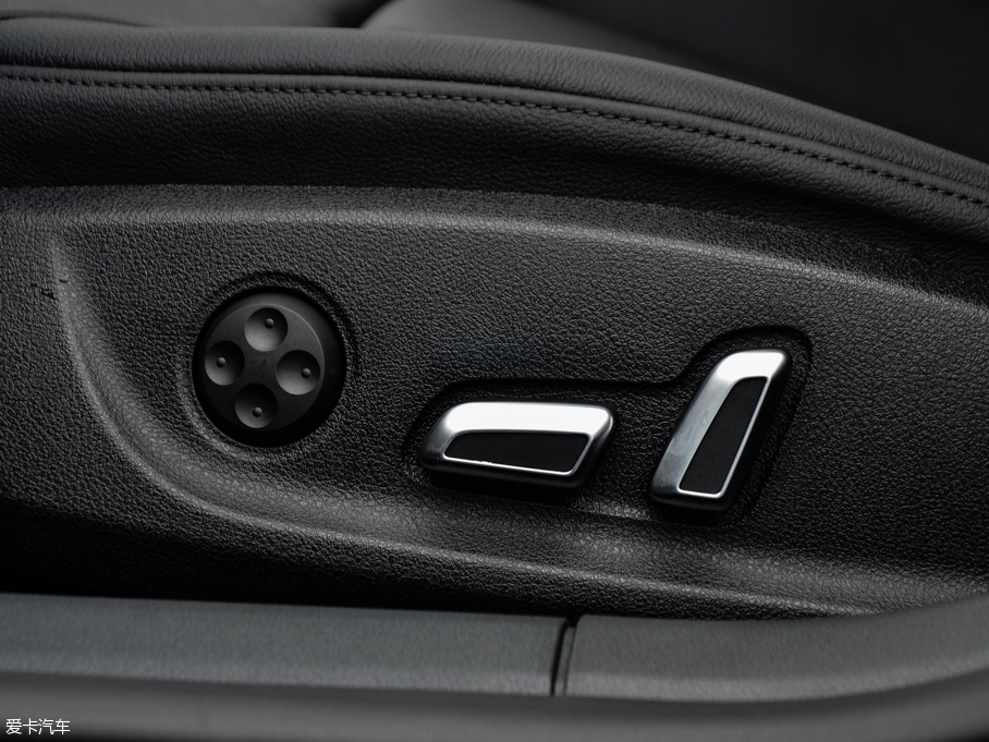 2016WA7 40 TFSI M(jn)ȡ