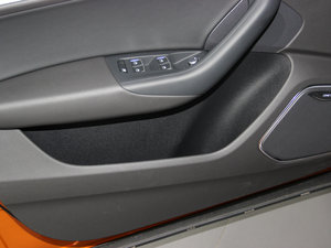 2015款40 TFSI quattro越野型 前门储物空间