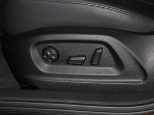 2015款40 TFSI quattro越野型 主驾驶座椅调节