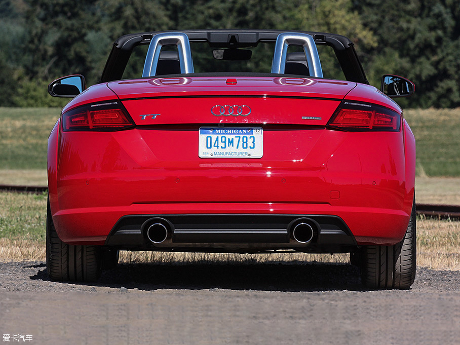 2015?yun)WTT Roadster Roadster 45 TFSI quattro