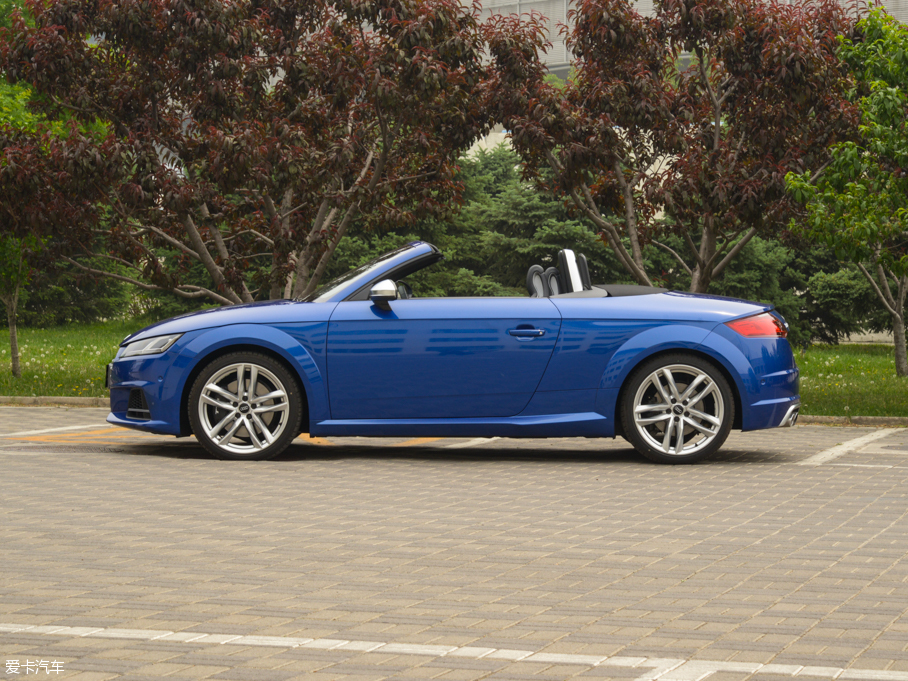 2016?yun)WTTS Roadster Roadster quattro