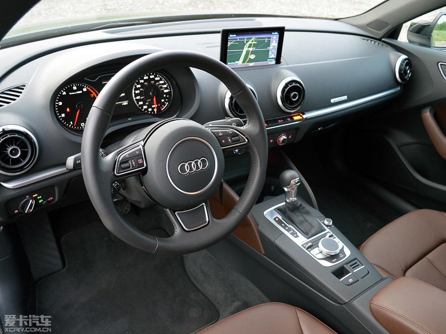 2015?yun)WA3 Limousine(M(jn)) 2.0T quattro 