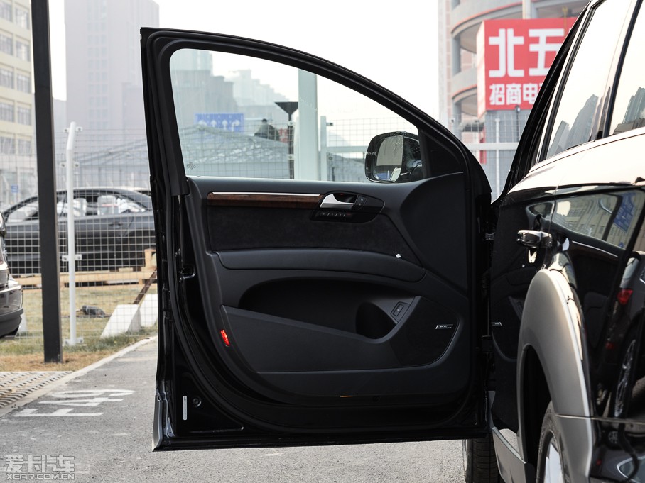 2015?yun)WQ7 40 TFSI ذ