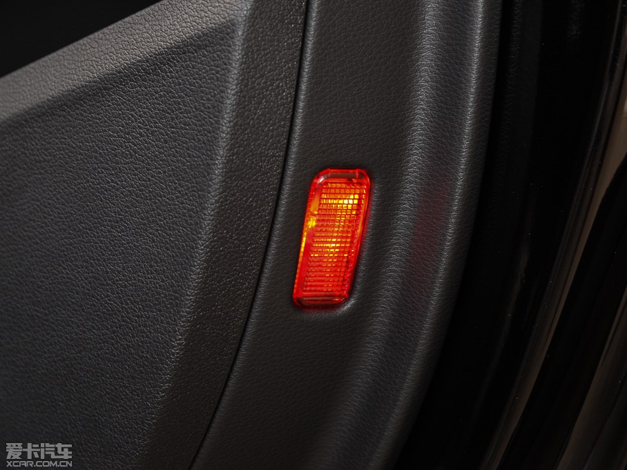 2015?yun)WQ7 40 TFSI ذ