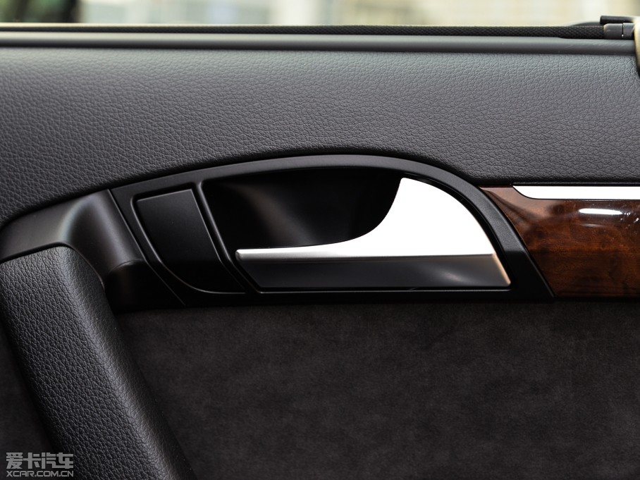 2015?yun)WQ7 40 TFSI ذ