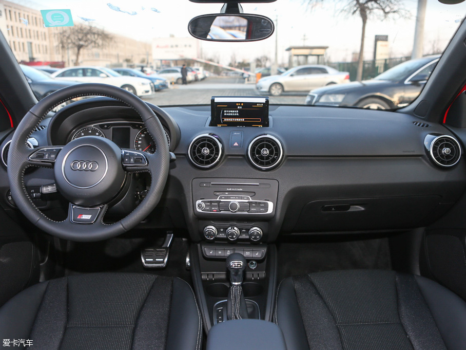 奧迪(進(jìn)口)2016款?yuàn)W迪A1