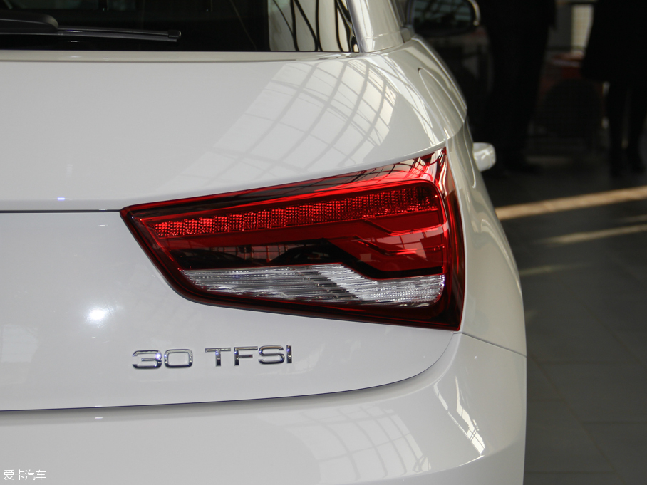 2016?yun)WA1 30 TFSI Sportback L(fng)а