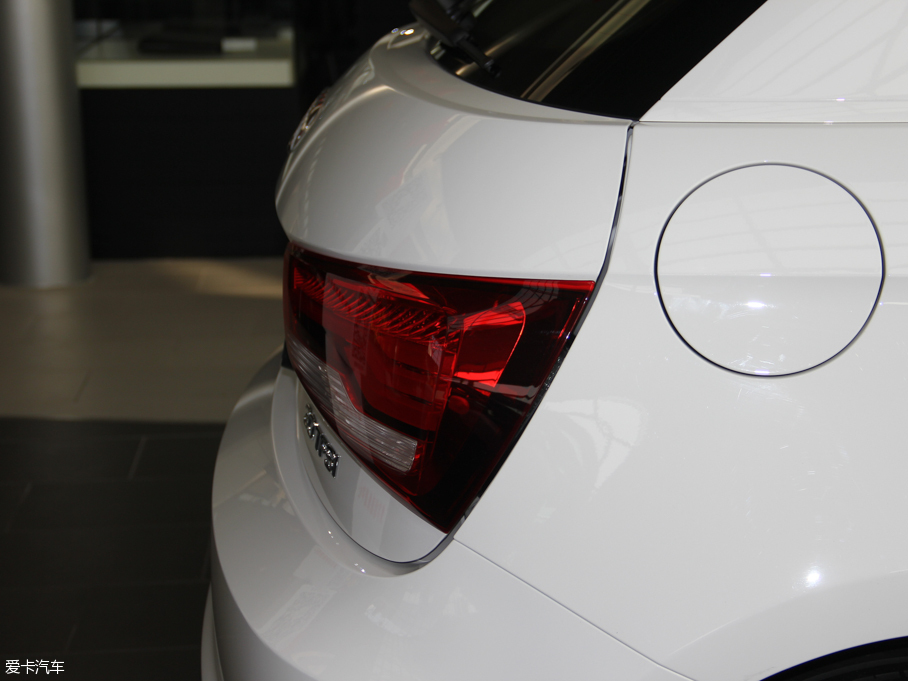 2016?yun)WA1 30 TFSI Sportback L(fng)а