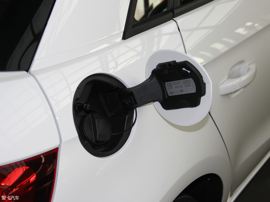 2016WA1 30 TFSI Sportback L(fng)а