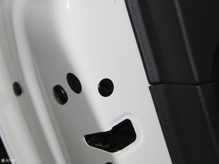 2016?yun)WA1 30 TFSI Sportback L(fng)а