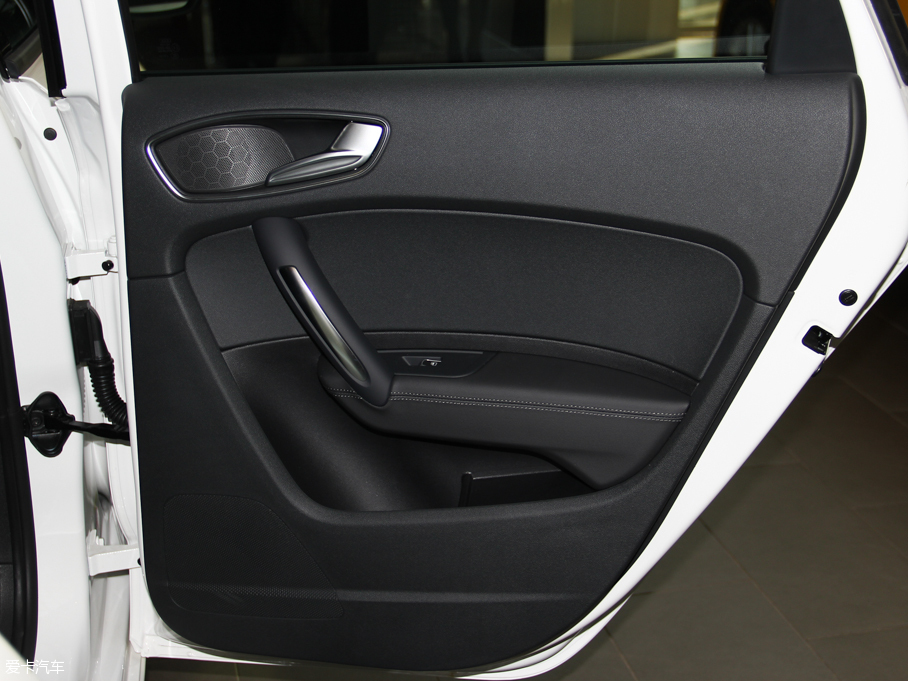 2016WA1 30 TFSI Sportback Lа