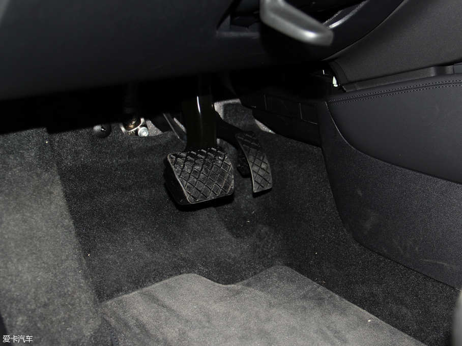 2016?yun)WA1 30 TFSI Sportback L(fng)а