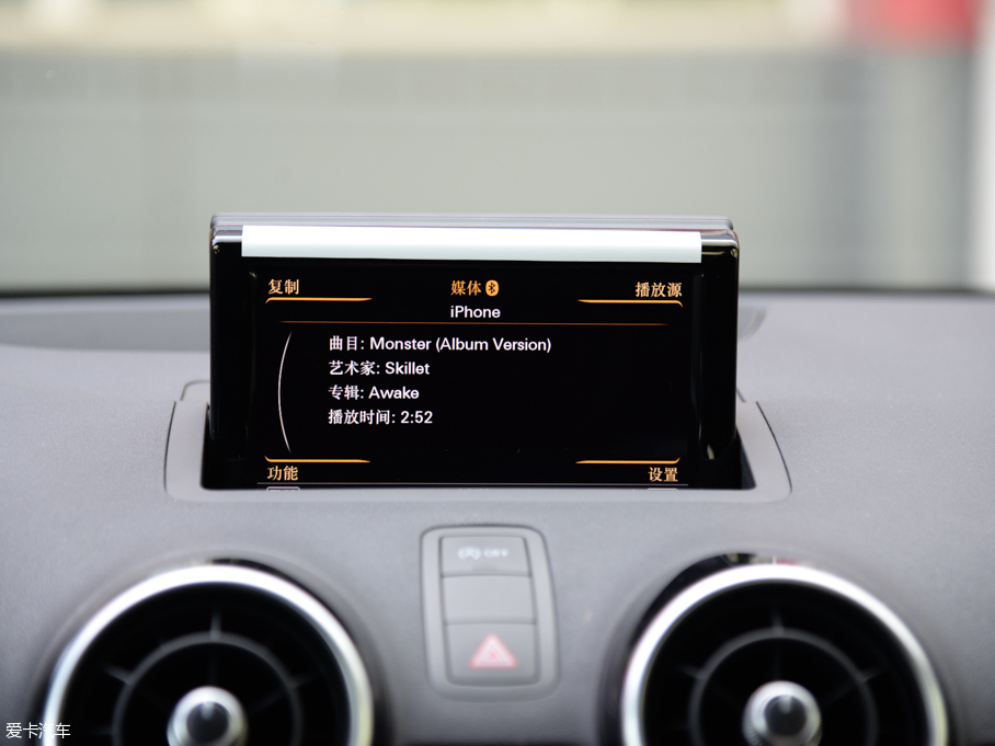 2016��W��A1 30 TFSI Sportback �\�Ӱ�