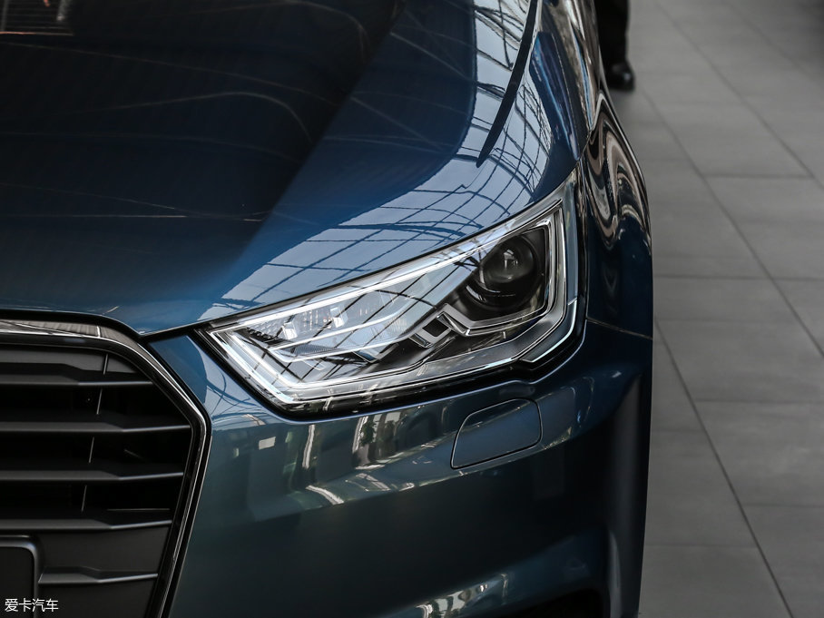 2016WA1 30 TFSI Sportback Lа