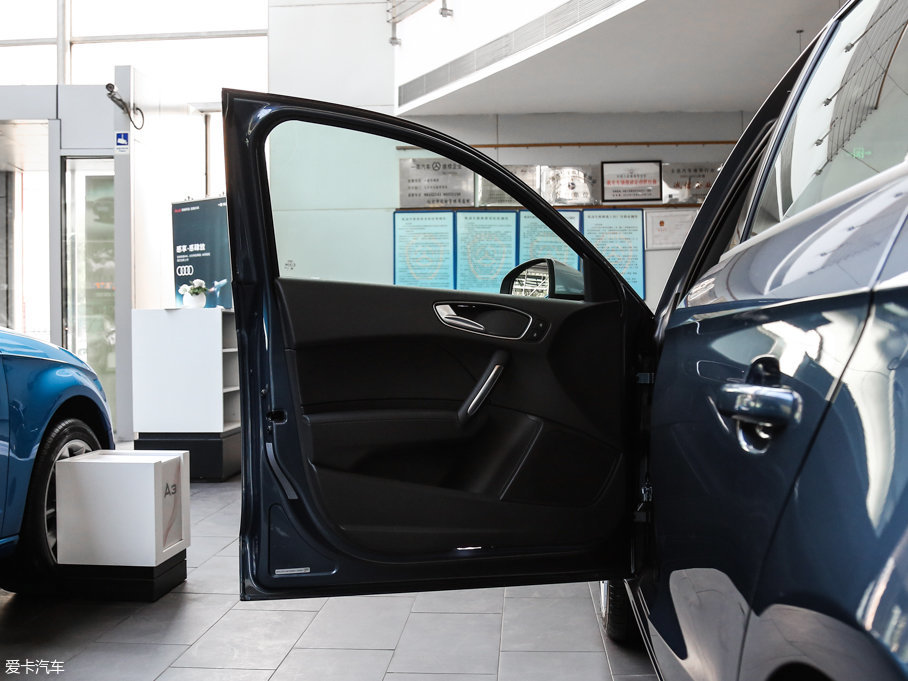 2016WA1 30 TFSI Sportback Lа