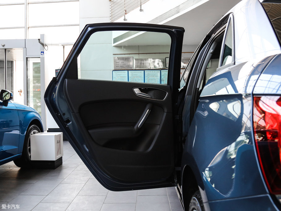 2016WA1 30 TFSI Sportback Lа