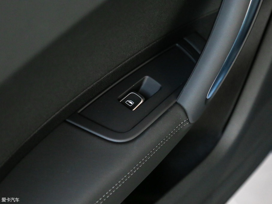 2016WA1 30 TFSI Sportback Lа