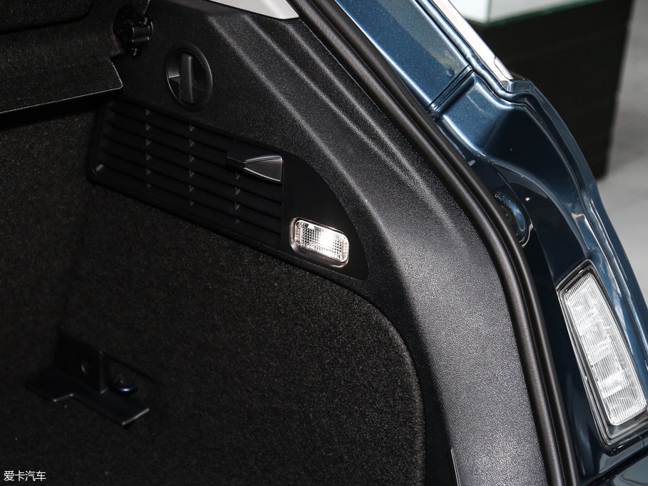 2016WA1 30 TFSI Sportback L(fng)а